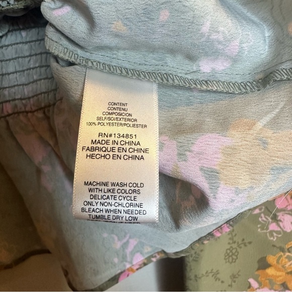 NWT! WAYF Off-the-Shoulder Floral Print Long Sleeve Smocked Crop Top SIZE S - Picture 4 of 6